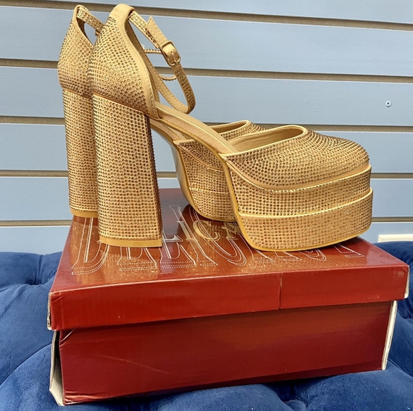 Platform Rounded Toe Block High Heeled Sandals - Picture 4 of 7